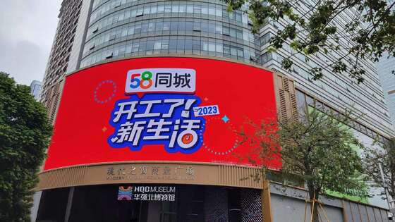 Outdoor LED Display Screen with IP65 Waterproof 1920Hz-3840Hz Refresh Rate and 100000 Hours Life Span LED Video Wall