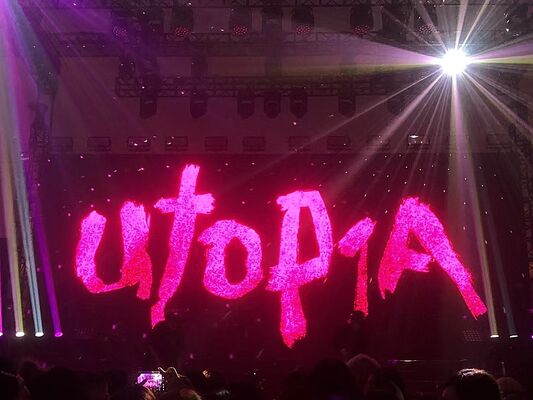 Outdoor LED Video Wall with P2.97mm Pixel Pitch IP65 Waterproof and 3840-7680Hz Refresh Rate for Rental Events