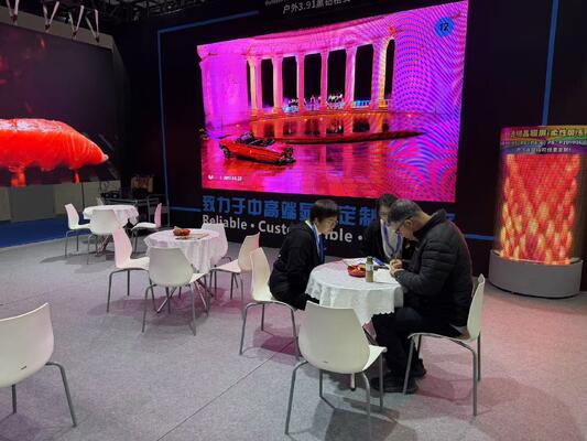 Full-Color HD 4K Outdoor LED Video Wall with P2.976 Pixel Pitch IP65 Waterproof and 3840Hz Refresh Rate for Rental and Advertising