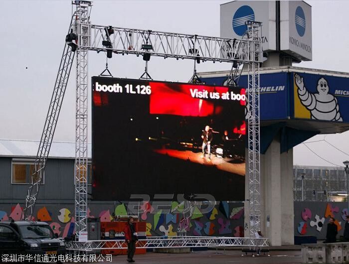 2.5-10mm Pixel Pitch Customized Outdoor LED Video Walls Durable High Performance ODM